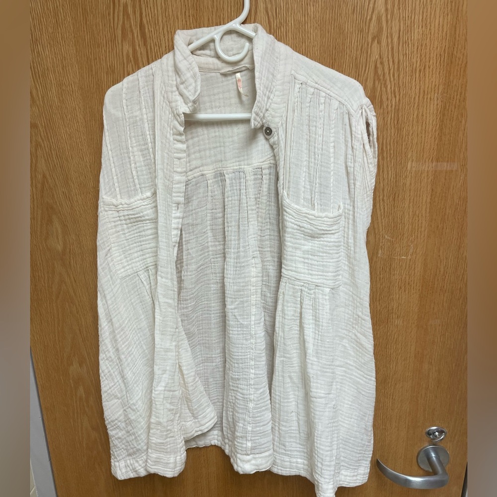 White no sleeves top